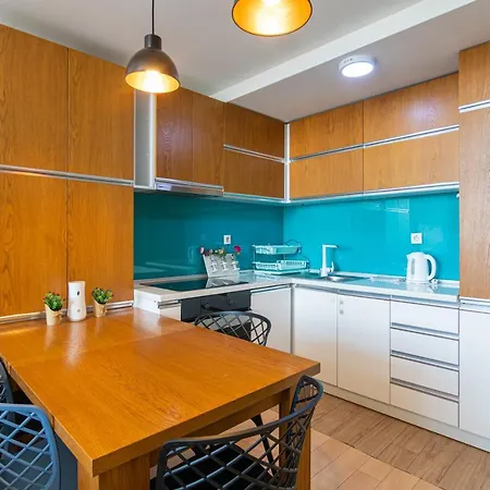 Duplex ǀ Spacious ǀ 3 Bedrooms